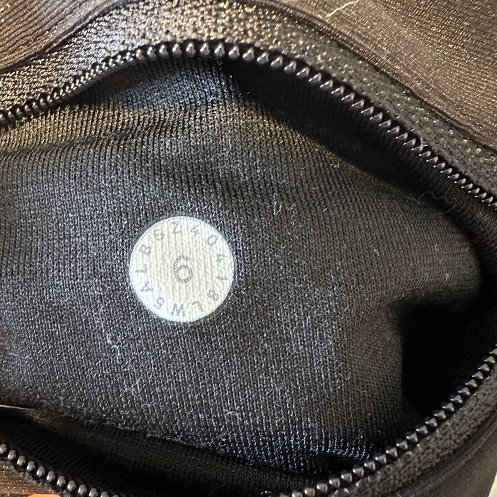 Lululemon black tight stuff tight legging size 6 - Picture 13 of 13